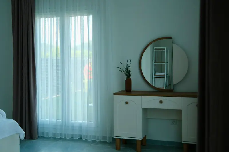 Villa Atlas'ın yatak odası ve makyaj masası